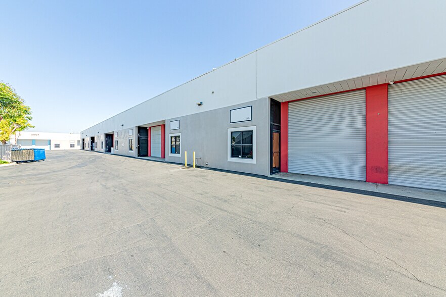 More Photos Of 2005 Raymer Ave, Fullerton Warehouse For Lease