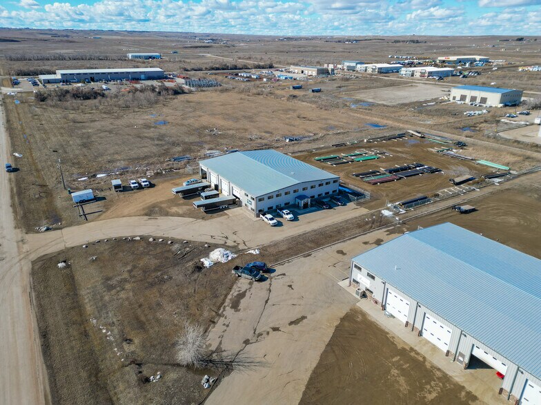 More Photos Of 509 Well St, Williston Warehouse For Lease