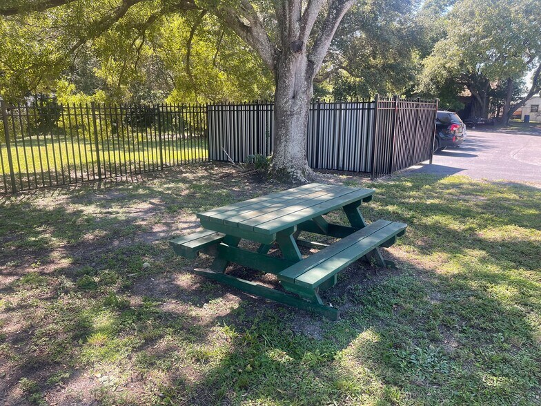 More Photos Of 5840 Ulmerton Rd, Clearwater Manufacturing For Lease