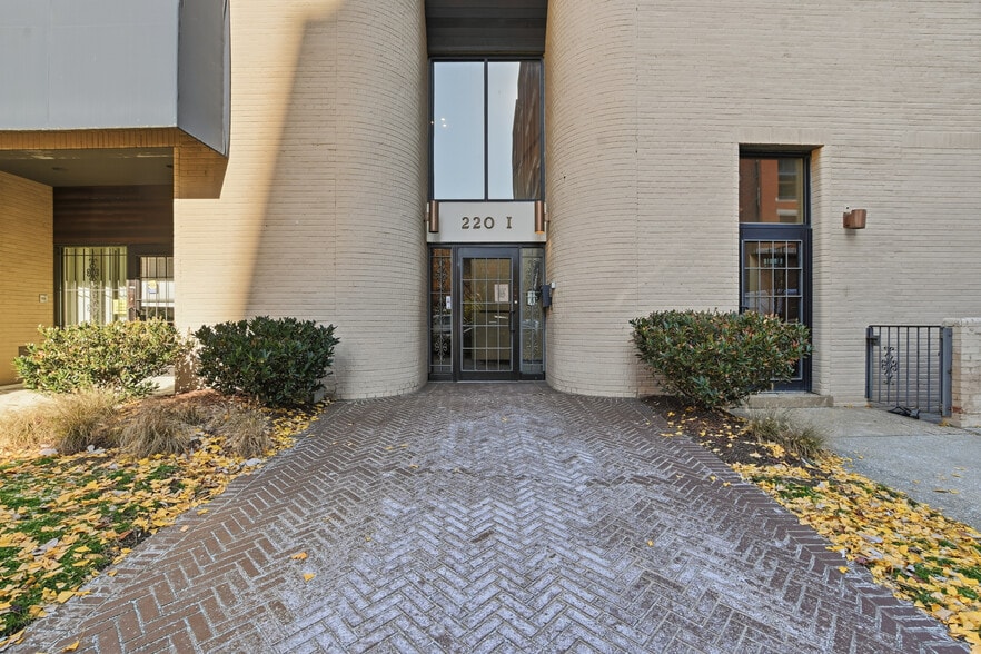 More Photos Of 220 I St NE, Washington Loft Creative Space For Lease