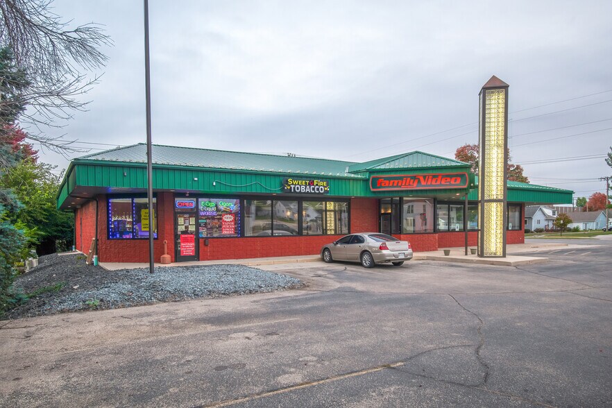 More Photos Of 606 W Main St, Waupun General Retail For Lease