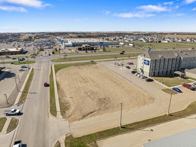More Photos Of 400 37th Ave SW ave, Minot Land For Sale