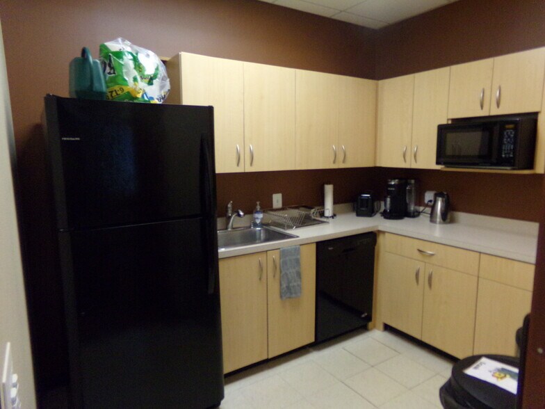 More Photos Of 19440 Golf Vista Plz, Lansdowne Medical For Lease