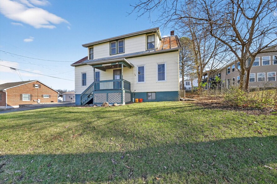 More Photos Of 1011 Market St, Hermann General Retail For Sale