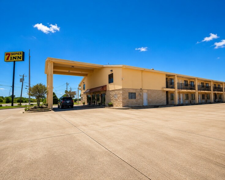 More Photos Of 2225 US-77, Robstown Hotel For Sale