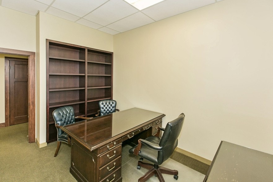 More Photos Of 1354 N Laura St, Jacksonville Coworking Space
