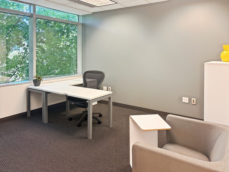 More Photos Of 2000 Auburn Dr, Beachwood Coworking Space
