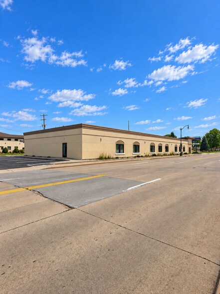 More Photos Of 302-304 Ohio St, Oshkosh Office For Sale