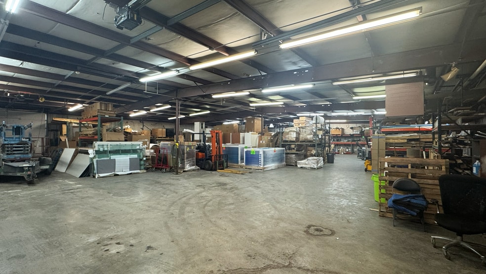 More Photos Of 10 Lincoln St, Kansas City Warehouse For Sale