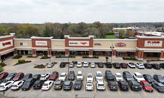 More Photos Of 12101-12153 Manchester Rd, Des Peres General Retail For Lease