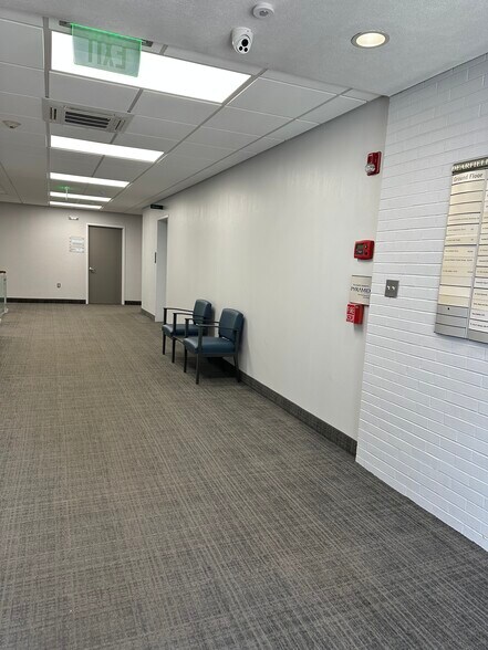 More Photos Of 4 Dearfield Dr, Greenwich Medical For Lease
