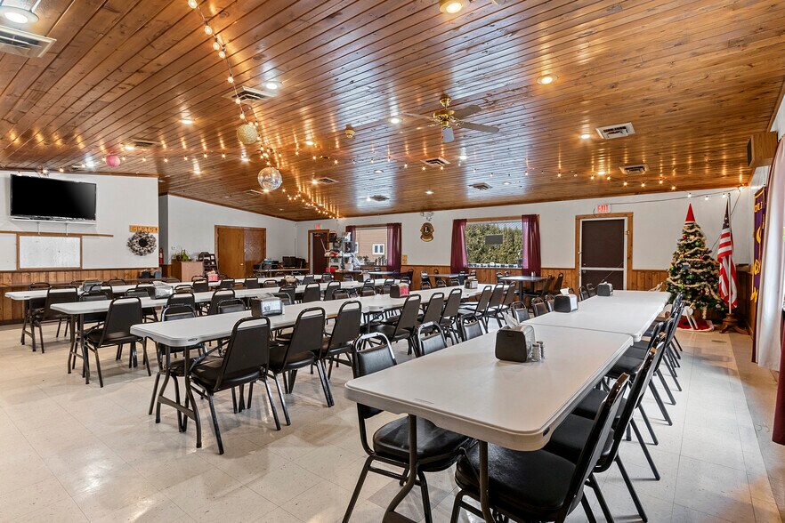 More Photos Of 211 N Maple Ave, Oconto Falls Restaurant For Sale