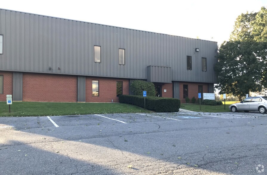 More Photos Of 330 Schantz Rd, Allentown Warehouse For Lease