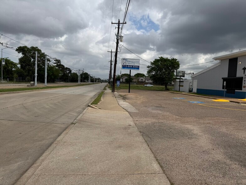 More Photos Of 5703 Martin Luther King Blvd, Houston Medical For Sale