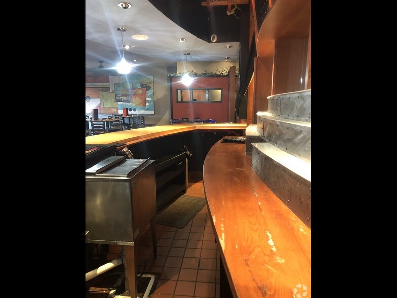 More Photos Of 109 Old Chapin Rd, Lexington Storefront Retail Office For Lease