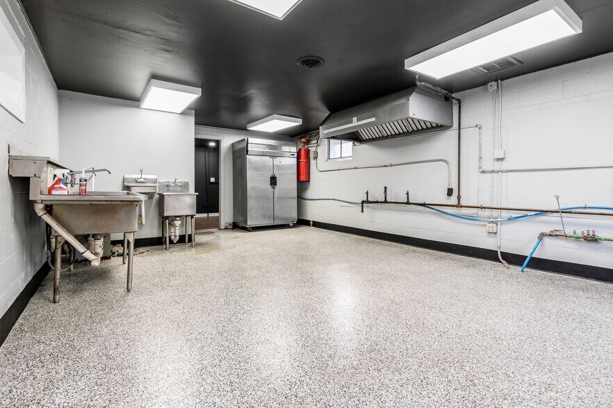More Photos Of 984 High St, Harrisburg Restaurant For Sale