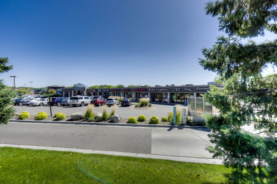 More Photos Of 1380 Duckwood Dr, Eagan Unknown For Lease