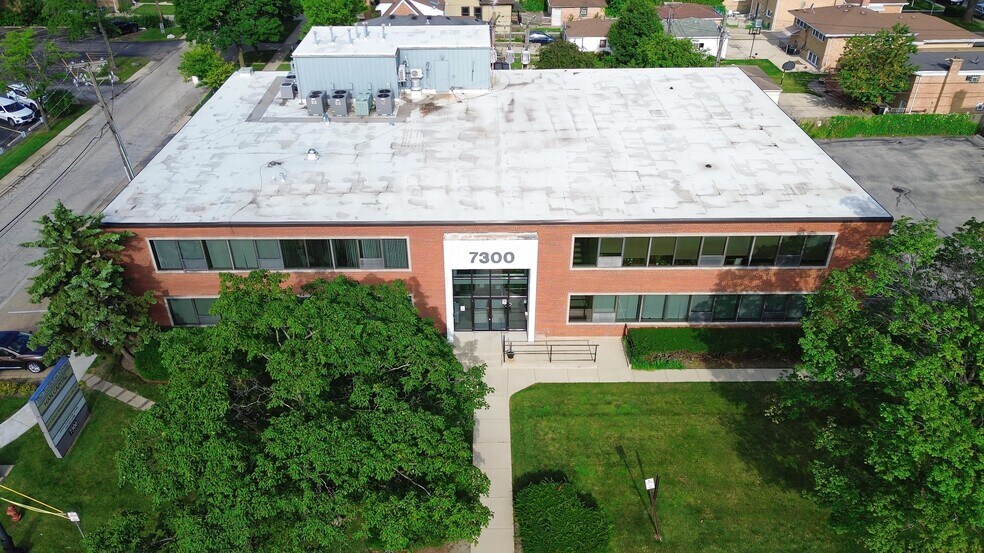 More Photos Of 7300 N Cicero Ave, Lincolnwood Loft Creative Space For Sale