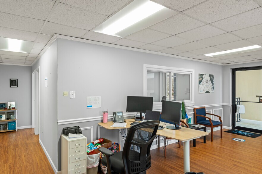 More Photos Of 7210 Old Keene Mill Rd, Springfield Medical For Lease