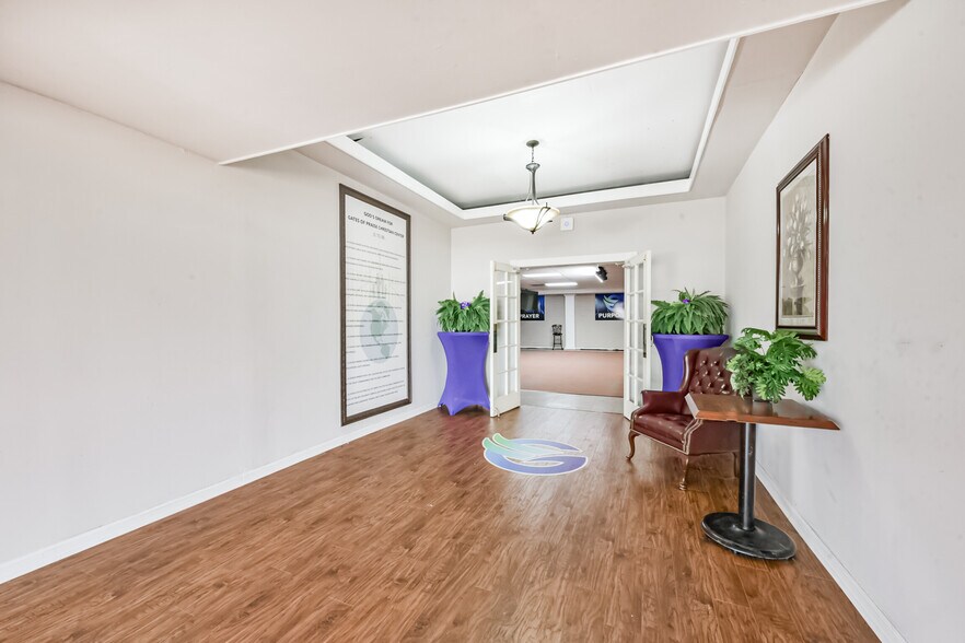 More Photos Of 130 S 4th St, La Porte General Retail For Sale