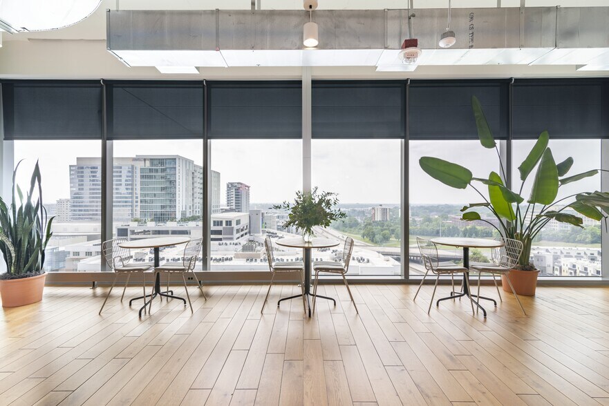 More Photos Of 615 S College St, Charlotte Office For Lease