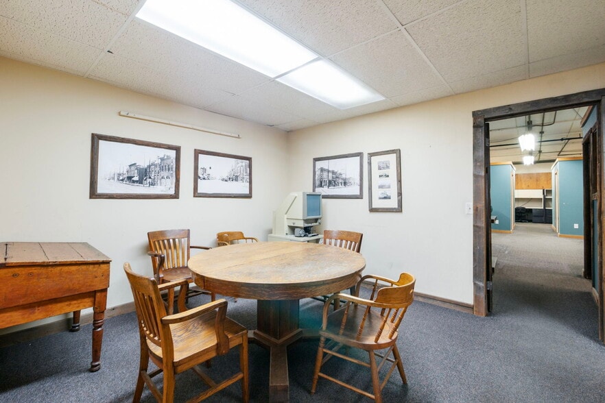 More Photos Of 690 S Lapeer Rd, Oxford Warehouse For Sale