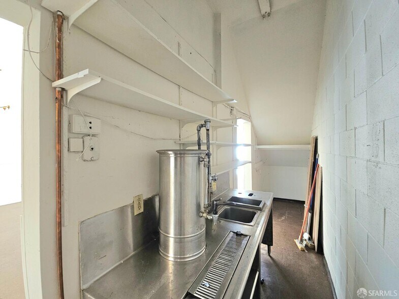 More Photos Of 823 Webster St, Oakland Storefront Retail Residential For Sale