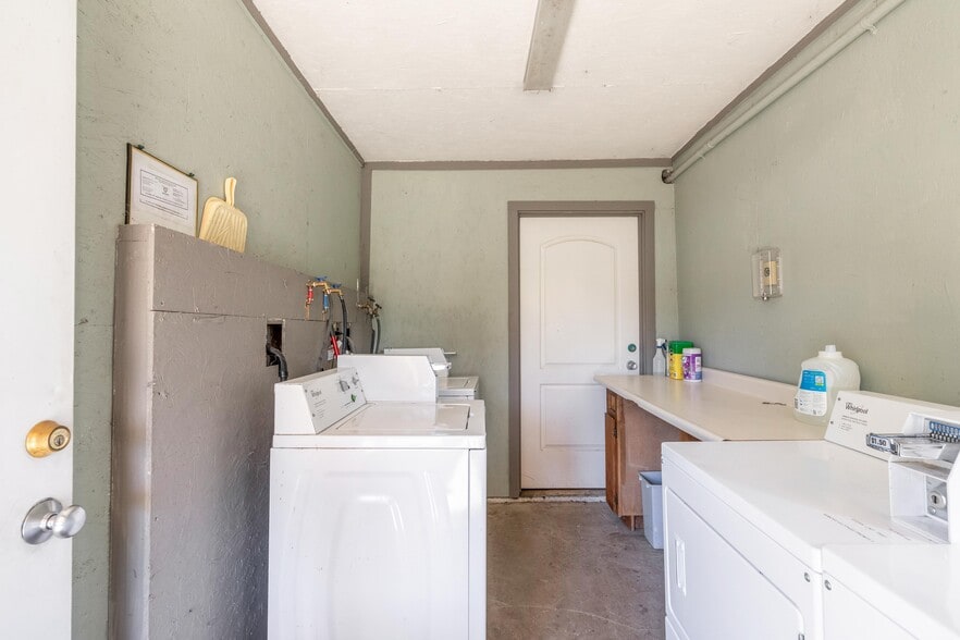 More Photos Of 8576 NW Mecca Rd, Madras Trailer Camper Park For Sale