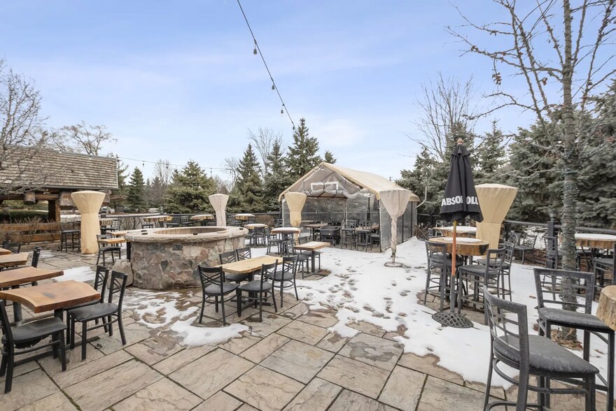 More Photos Of 6600 W 111th St, Worth Restaurant For Sale