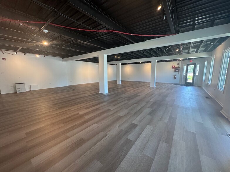 More Photos Of 830 E State St, Geneva Freestanding For Lease