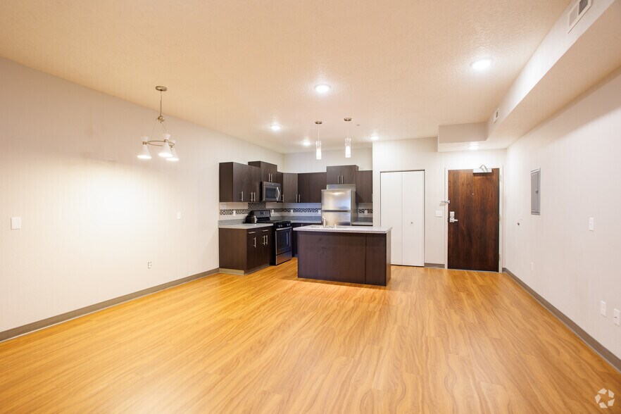 More Photos Of 950 4th St NW, Albuquerque Apartments For Sale