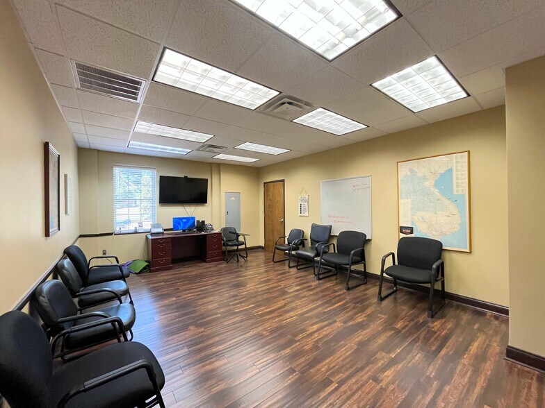 More Photos Of 400 Emery Dr, Birmingham Office For Lease