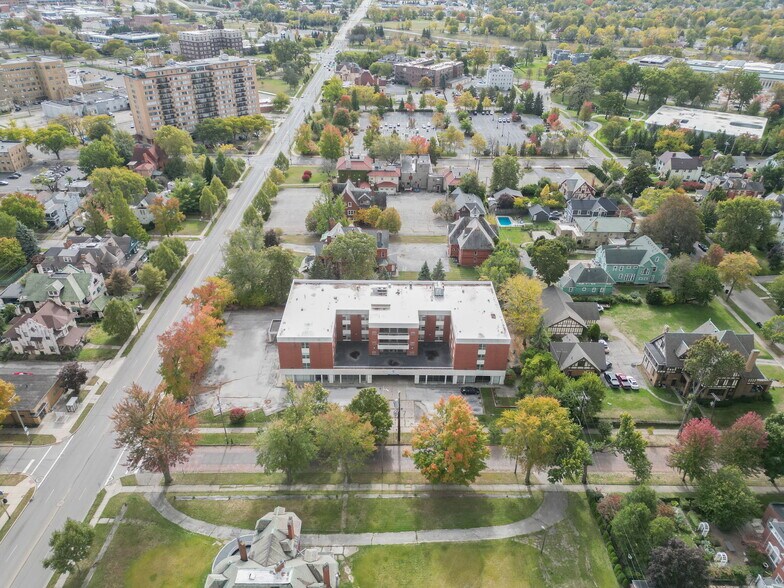 More Photos Of 2051 Collingwood Blvd, Toledo Skilled Nursing Facility For Sale