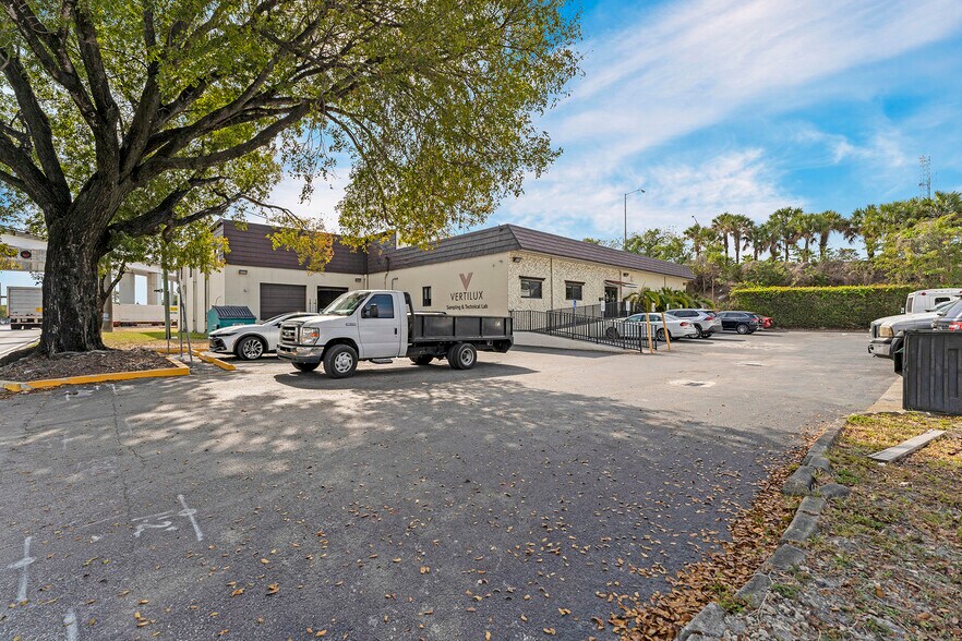 More Photos Of 6850 NW 74th St, Medley Warehouse For Sale