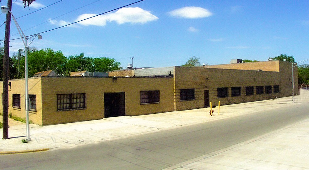 More Photos Of 3300-3306 N Knox Ave, Chicago Warehouse For Lease