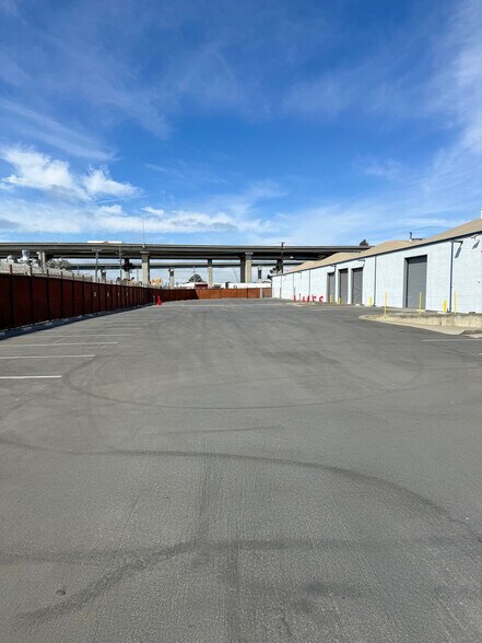More Photos Of 2855 Mandela Pky, Oakland Distribution For Lease