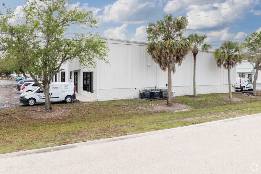 More Photos Of 17050 Alico Commerce Ct, Fort Myers Warehouse For Sale