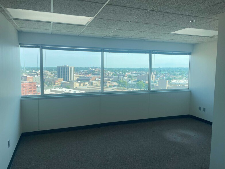 More Photos Of 425 2nd St SE, Cedar Rapids Office For Sale