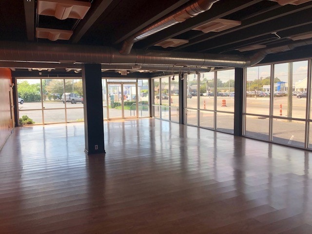 More Photos Of 5223-5227 Dixie Hwy, Louisville Storefront Retail Office For Lease