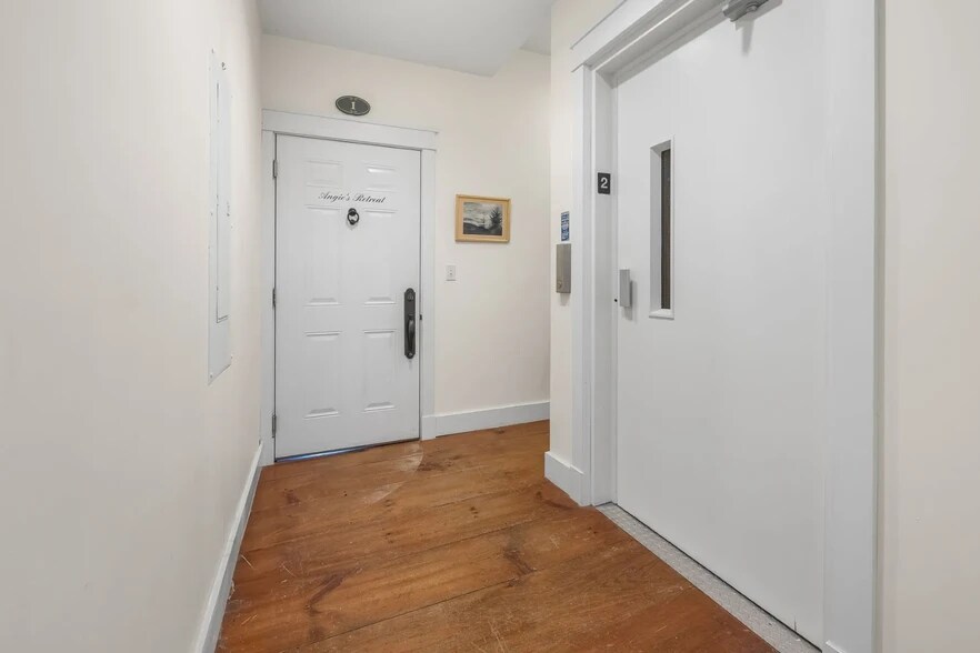 More Photos Of 31 Huntington Pl, Rochester Apartments For Sale