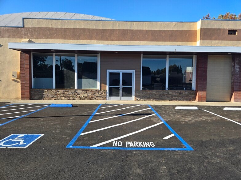 More Photos Of 911 Merchant St, Vacaville Freestanding For Lease