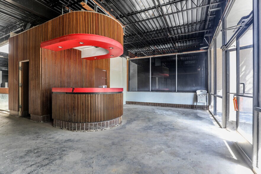 More Photos Of 7471 Marvin D Love Fwy, Dallas General Retail For Sale