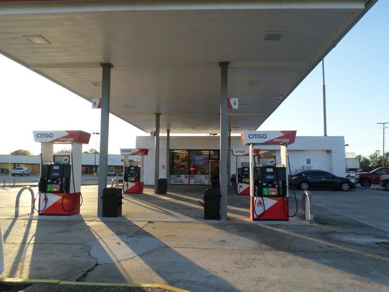 Primary Photo Of 1419 The Blvd, Rayne Service Station For Lease