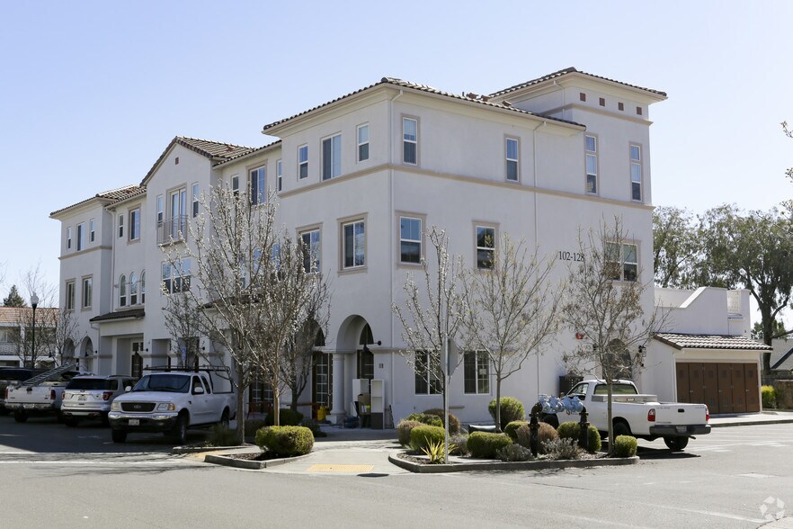 More Photos Of 220 Windsor River Rd, Windsor Apartments For Sale