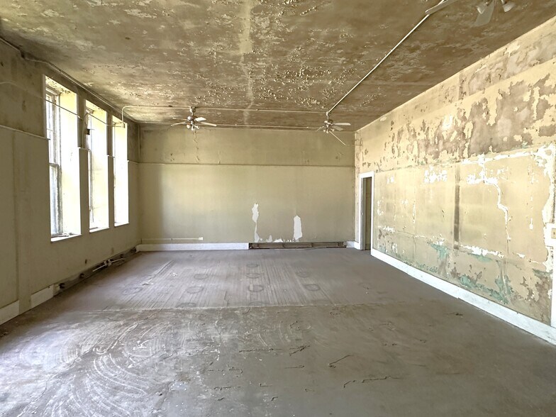 More Photos Of 921 W State St, Rockford Schools For Sale