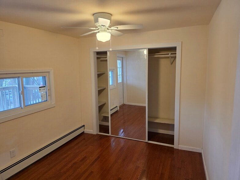 More Photos Of 25 Mill St, Middletown Storefront Retail Residential For Sale