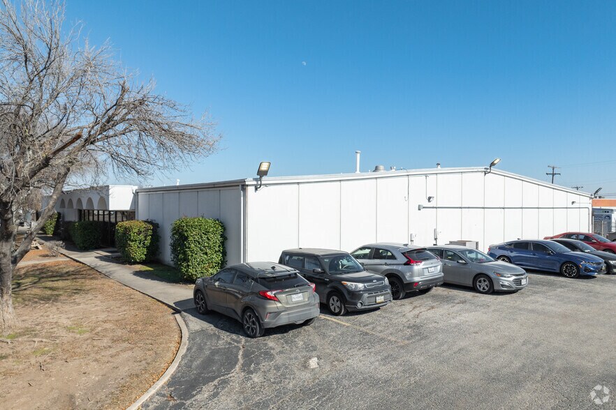 More Photos Of 3410 Steen St, San Antonio Distribution For Sale