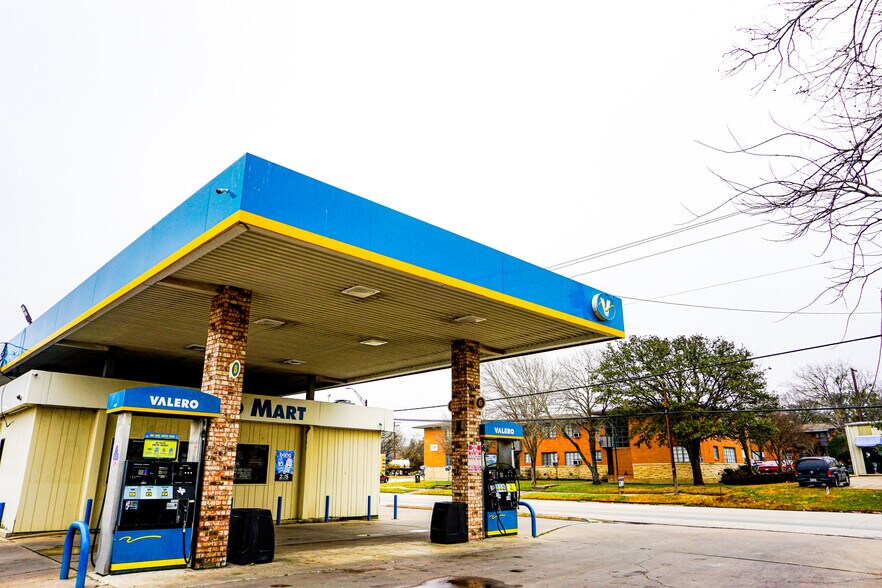 More Photos Of 2100 S College Ave, Bryan Service Station For Sale