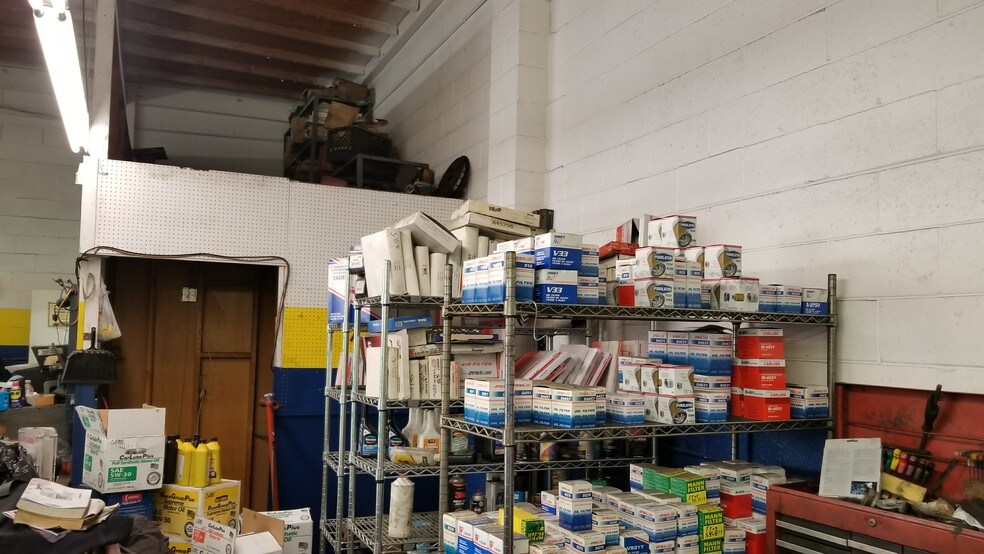 More Photos Of 5569 Reseda Blvd, Tarzana Auto Repair For Lease