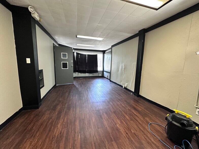 More Photos Of 116 1/2 E Church St, Alexandria Apartments For Sale